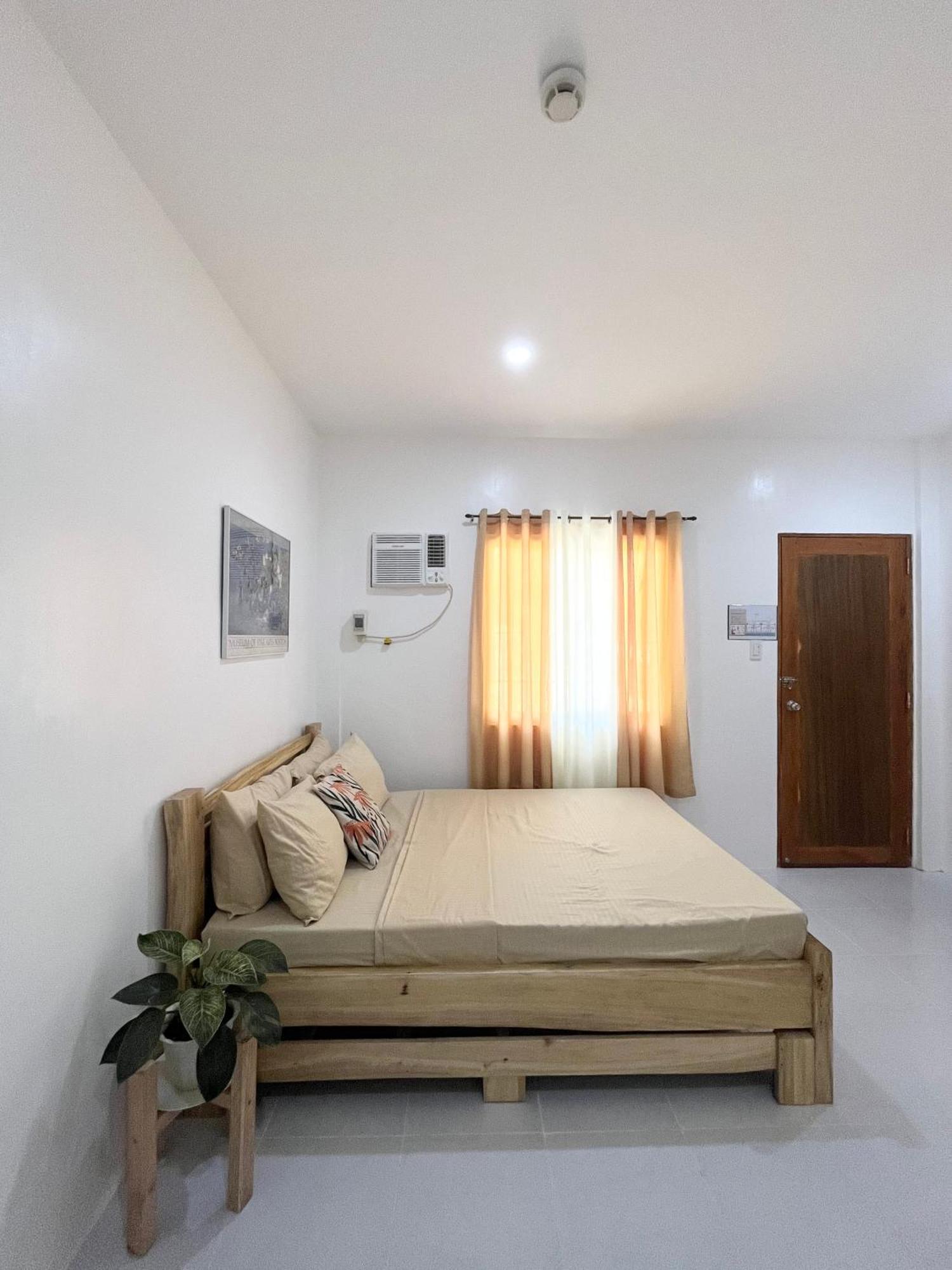 Sunnydale Apartelle -Room Accommodation Near Calatagan Beach Resorts Batangas Zewnętrze zdjęcie
