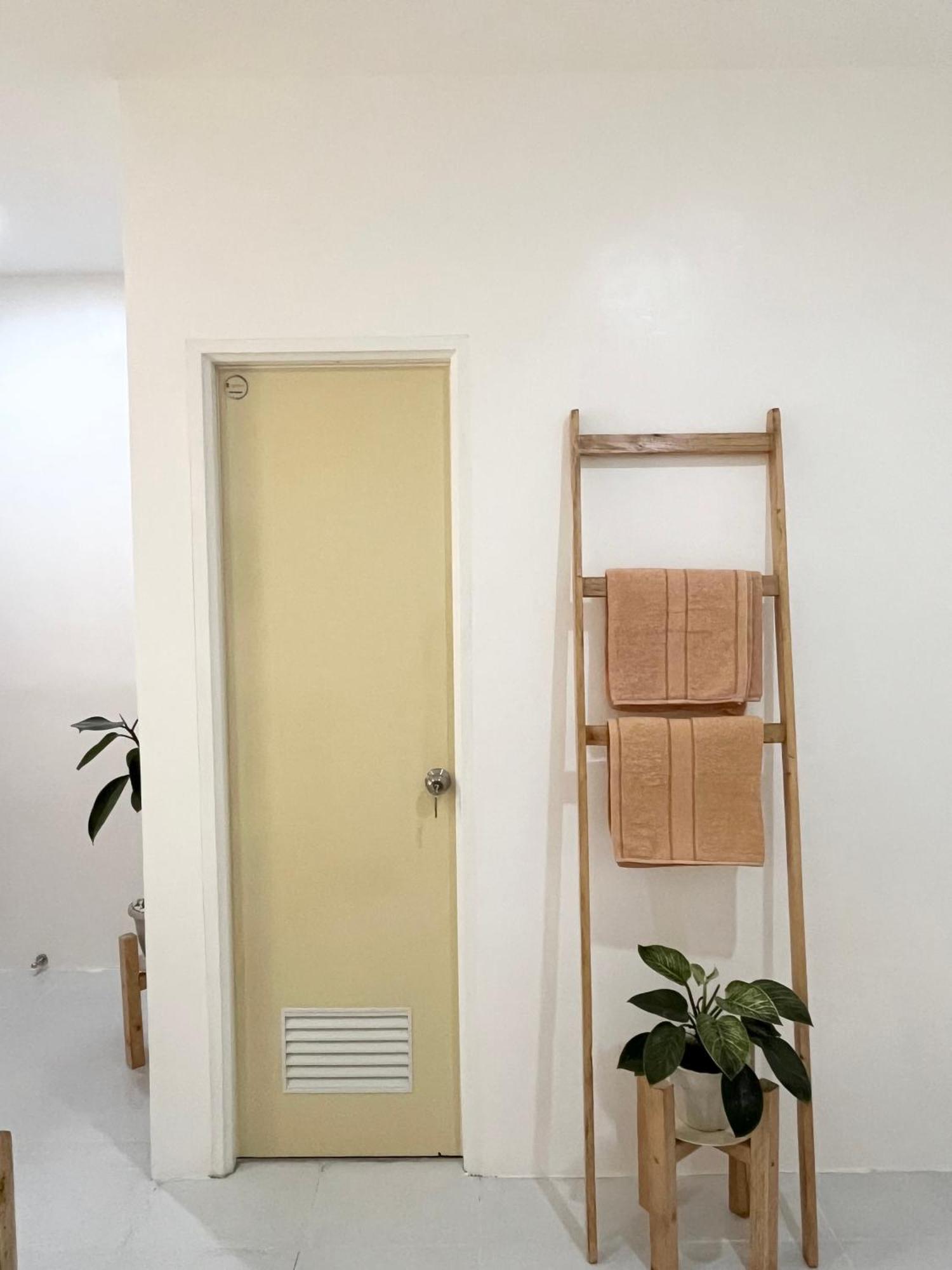 Sunnydale Apartelle -Room Accommodation Near Calatagan Beach Resorts Batangas Zewnętrze zdjęcie