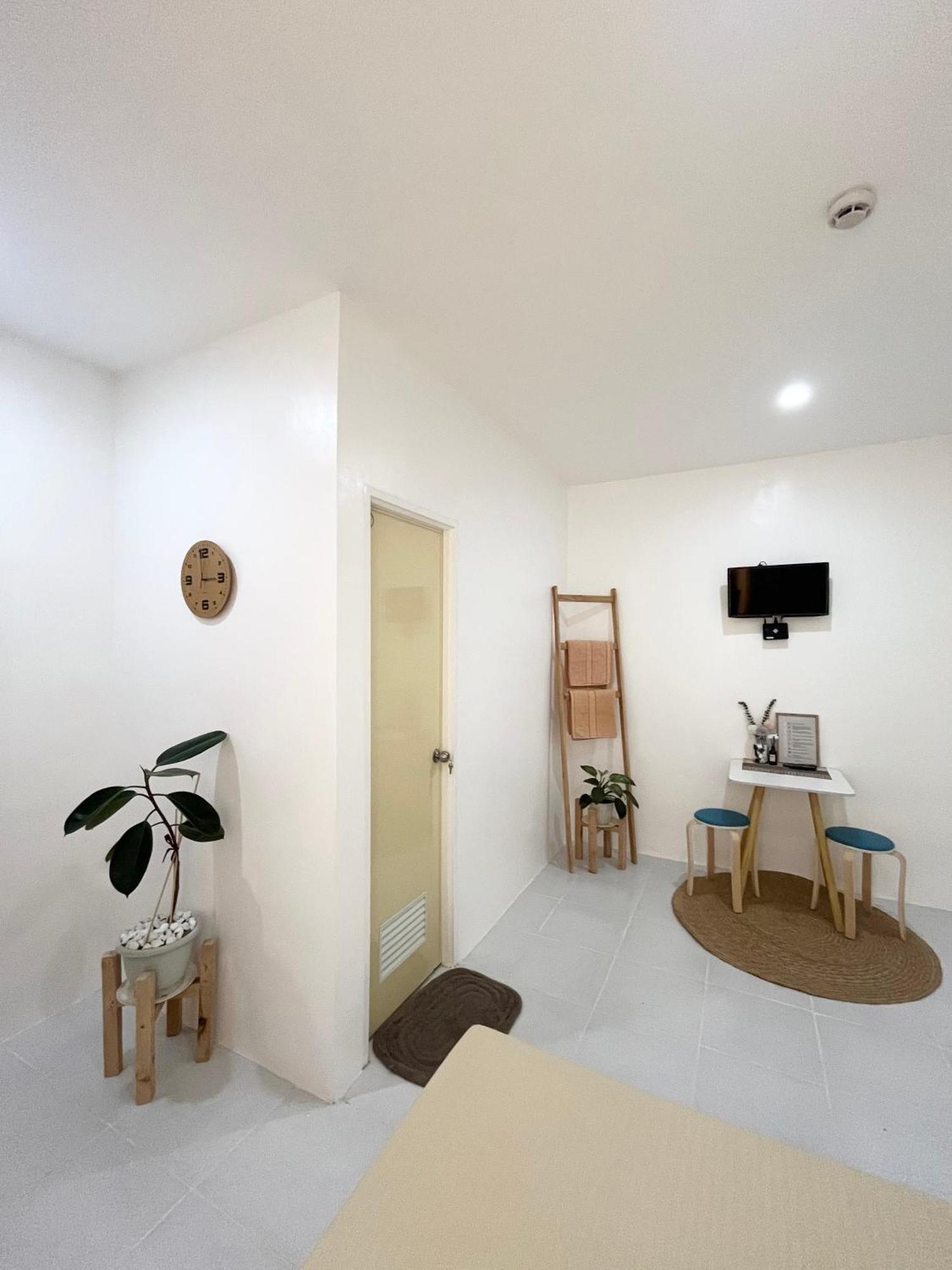 Sunnydale Apartelle -Room Accommodation Near Calatagan Beach Resorts Batangas Zewnętrze zdjęcie